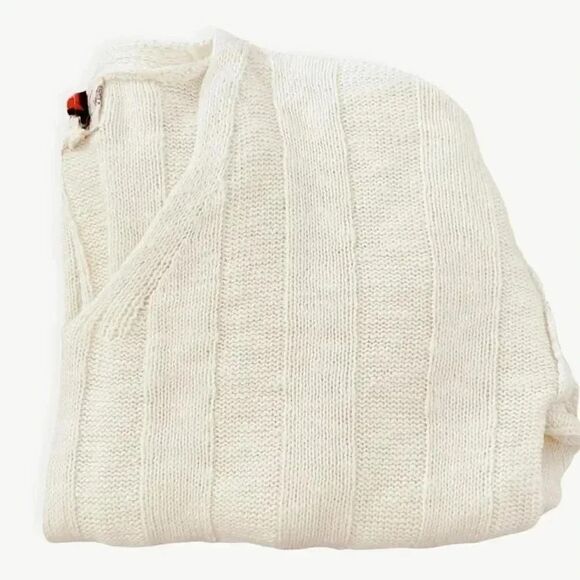 Hippie Rose Winter White V Neck Womens Sweater Sz Small - Picture 4 of 4